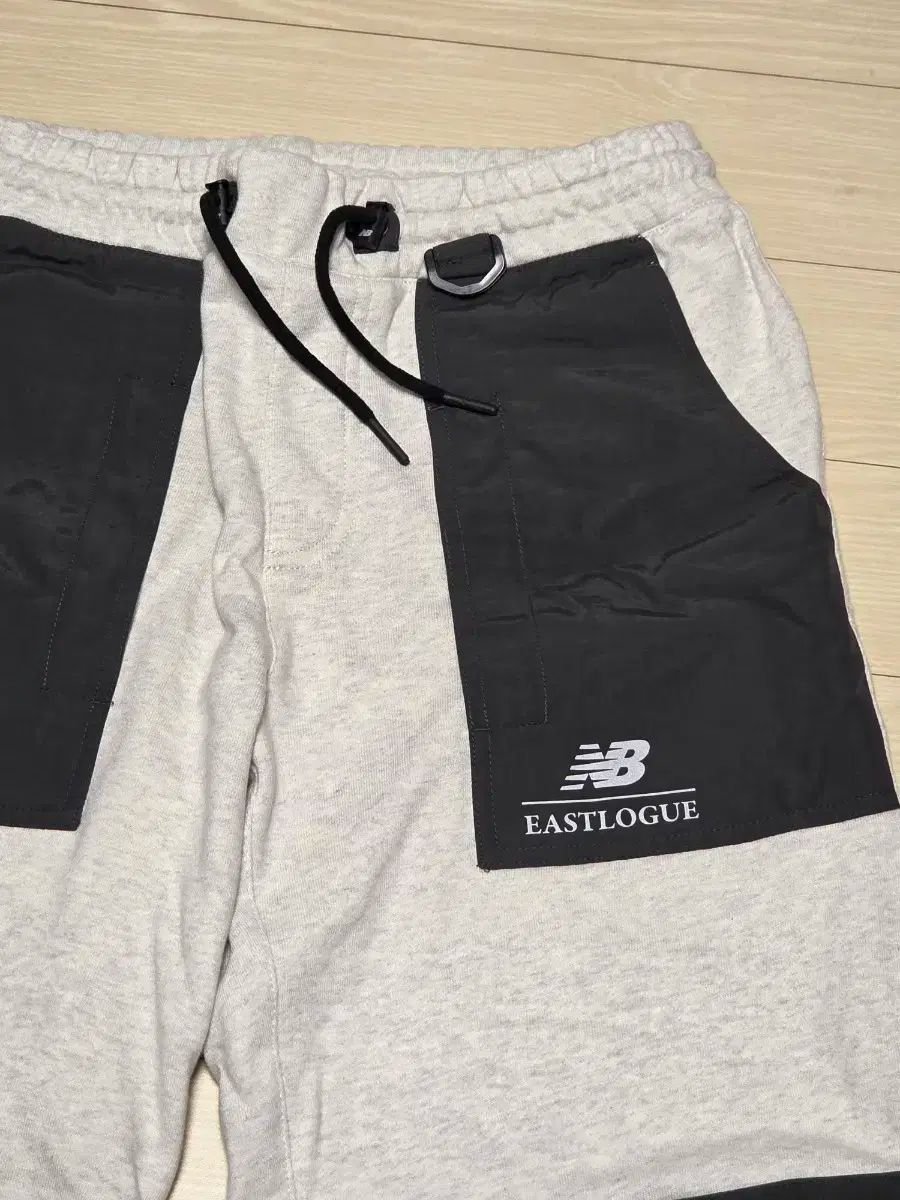 S イーストローグ x ニューバランス スウェットパンツ