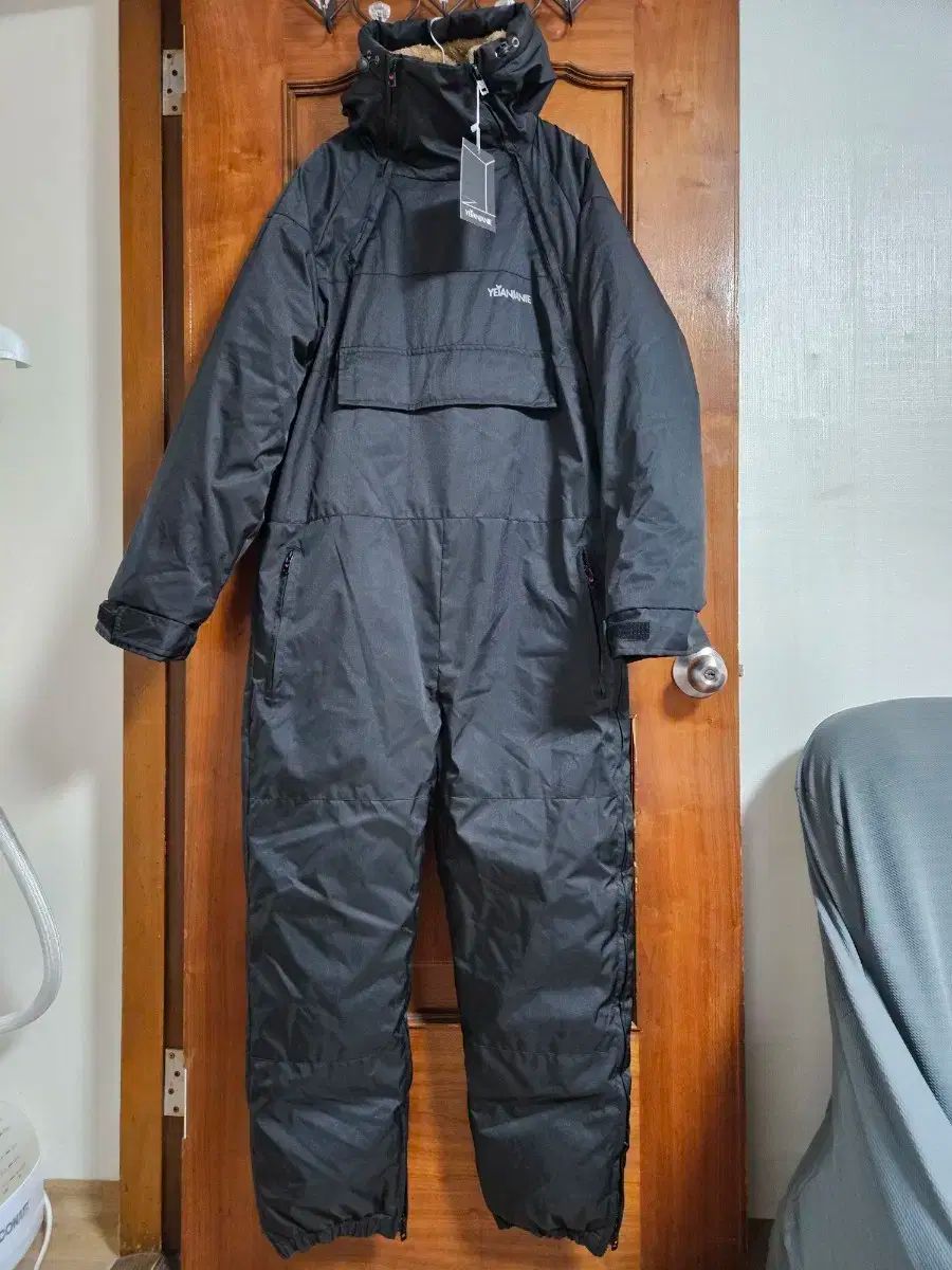 クパンで した防寒ジャンプスーツ