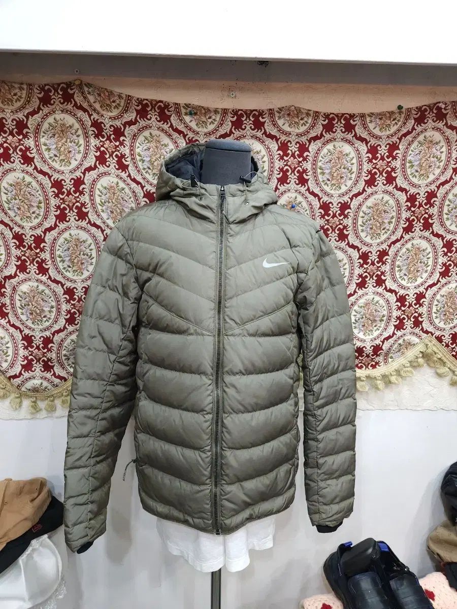 ナイキ ハイパー アダプト グース ダウン
