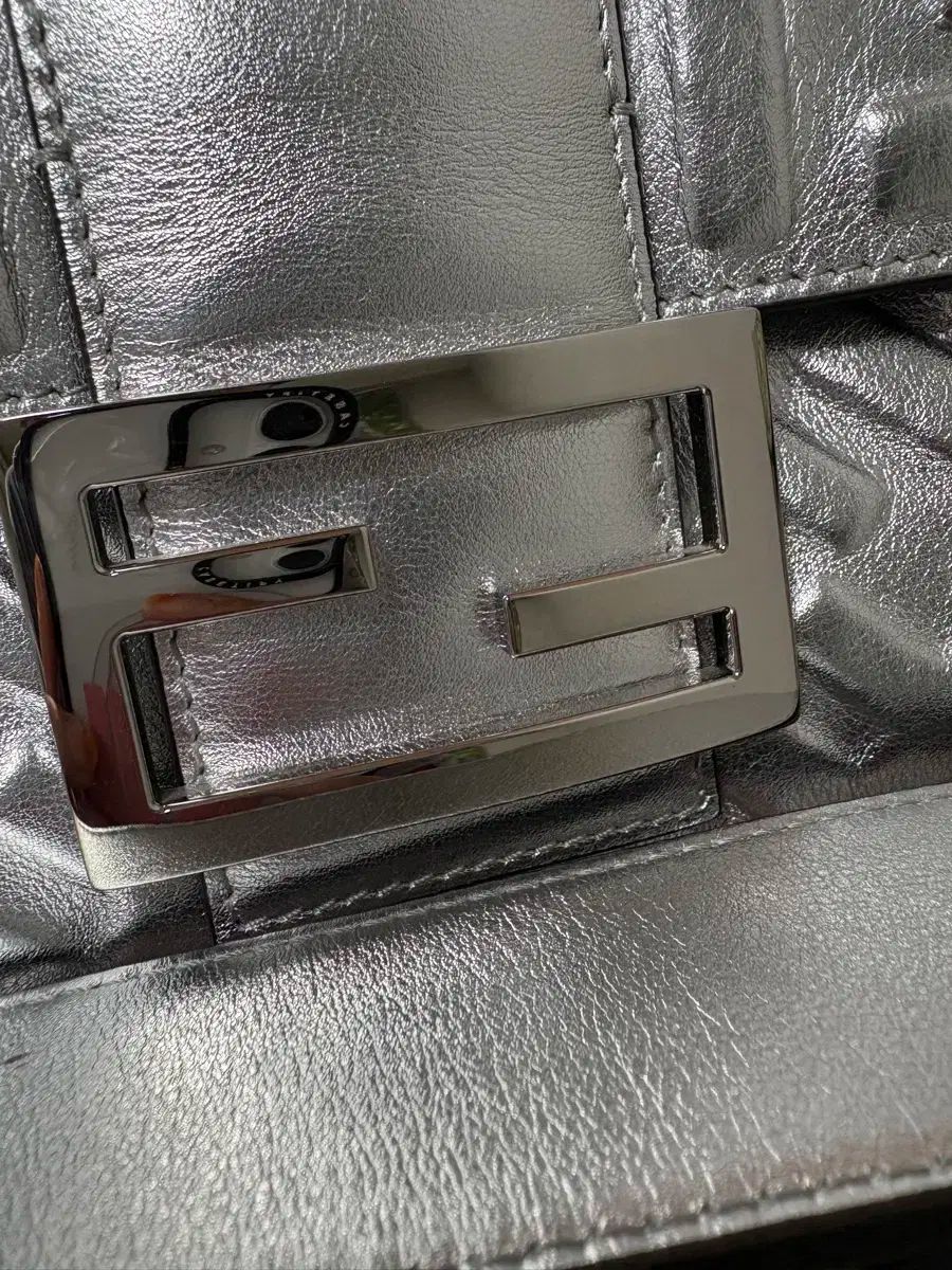 MAX94％OFF！ FENDI フェンディ バゲットバッグ シルバー
