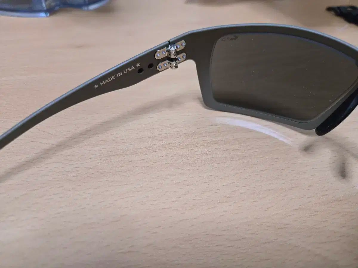  TOD S トッズ ミルスペック タンフレーム サングラス 小物