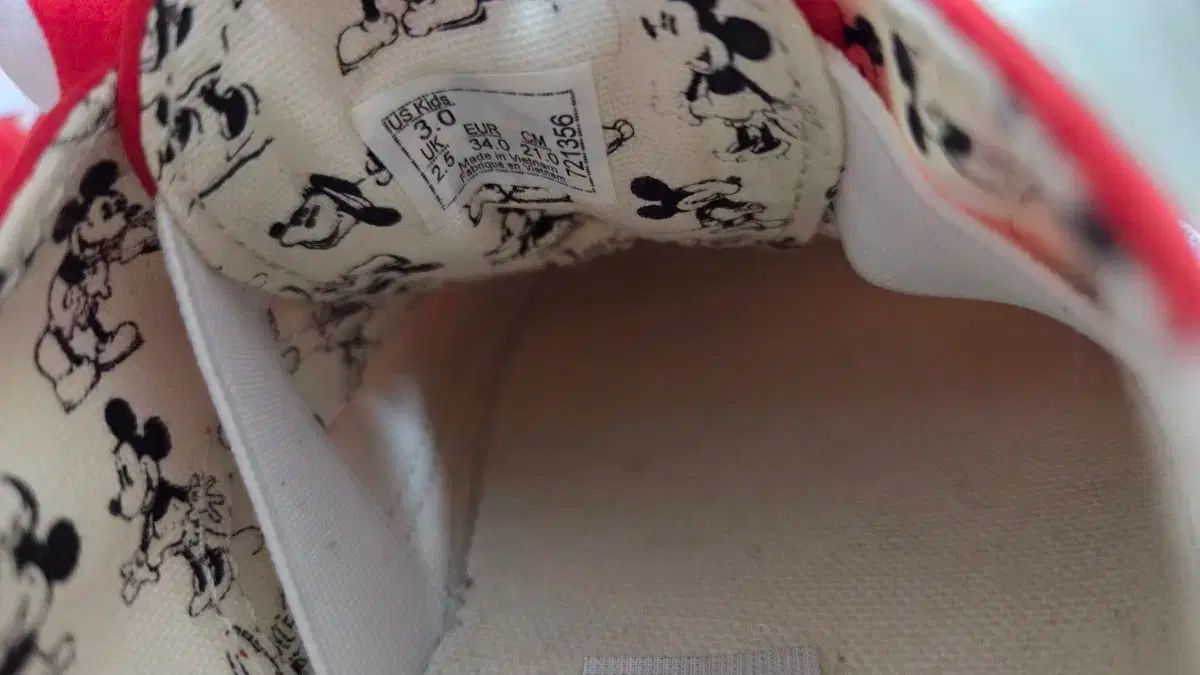 ヴァンズ ディズニー コラボ モデル 靴 スリッポン スニーカー スポーツシューズ
