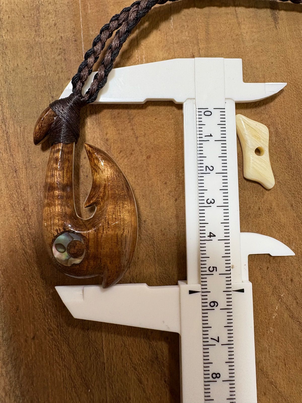 ボーンカービングネックレス(hksw5) ハワイアンコア×マッコウ ボーンカービングネックレス(hksw7)Sサイズハワイアンコア×マッコウ お