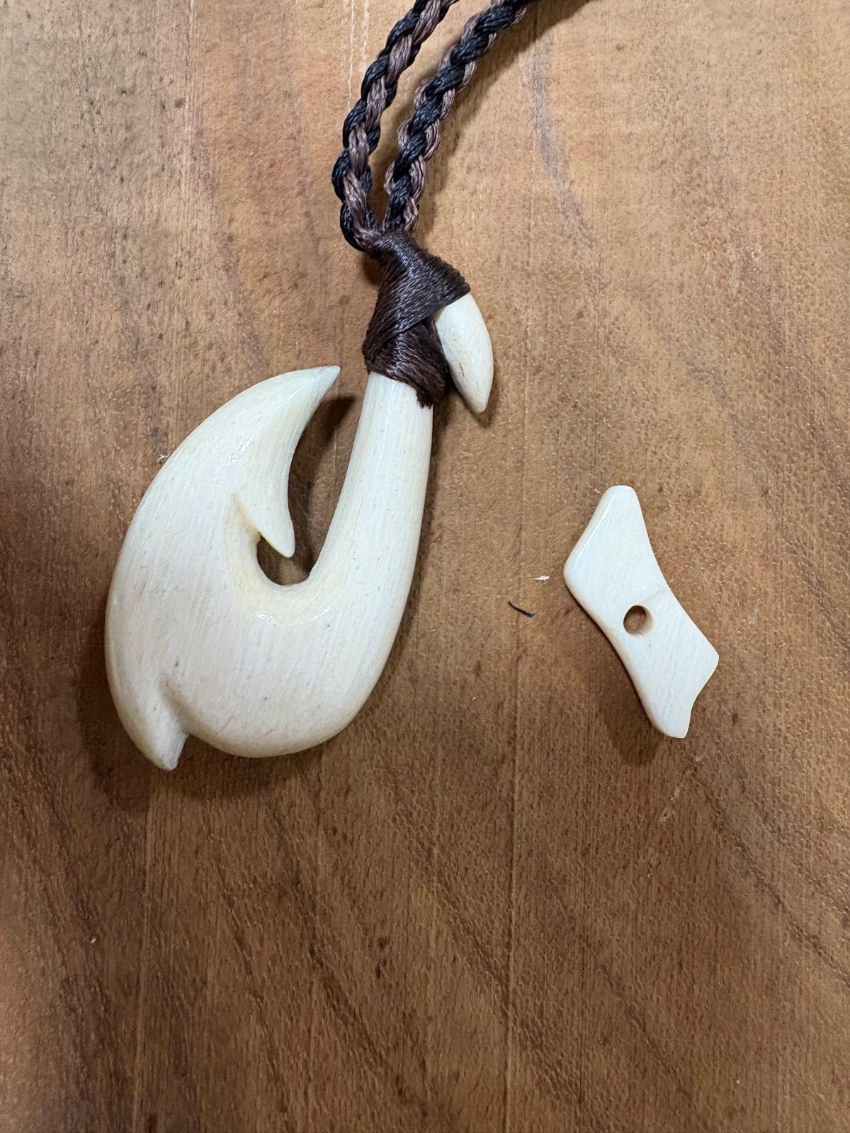 ボーンカービングネックレス(hksw7)Sサイズハワイアンコア×マッコウ お