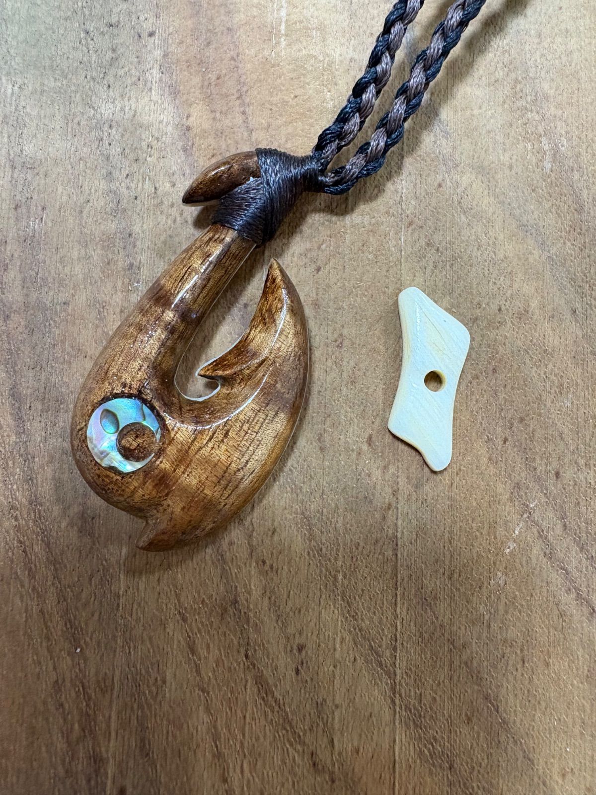 ボーンカービングネックレス(hksw7)Sサイズハワイアンコア×マッコウ お