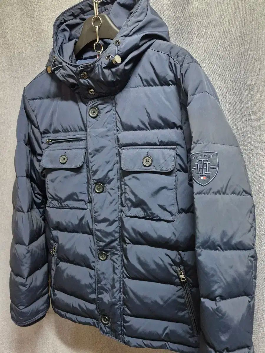 トミーヒルフィガー