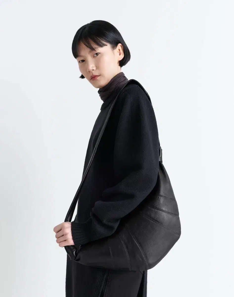 LEMAIRE ルメール クルーザンバッグ ミディアム グレインドアカーフ ブラック MERCADOAVALIA_COM_BR