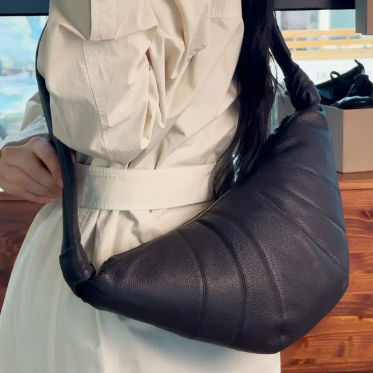 LEMAIRE ルメール クルーザンバッグ ミディアム グレインドアカーフ ブラック