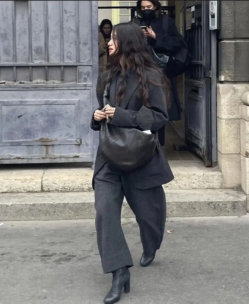 LEMAIRE ルメール クルーザンバッグ ミディアム グレインドアカーフ ブラック