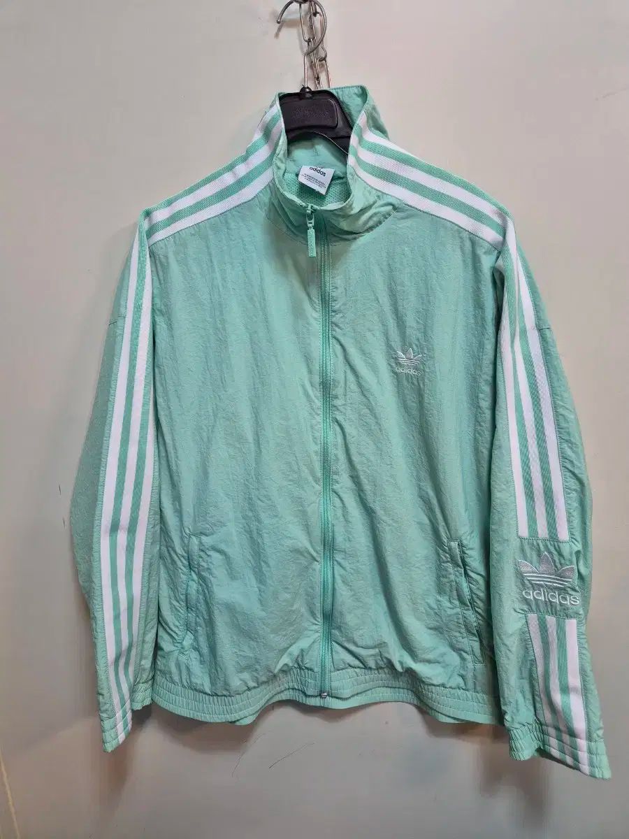 アディダス ミント ウィンドブレーカー