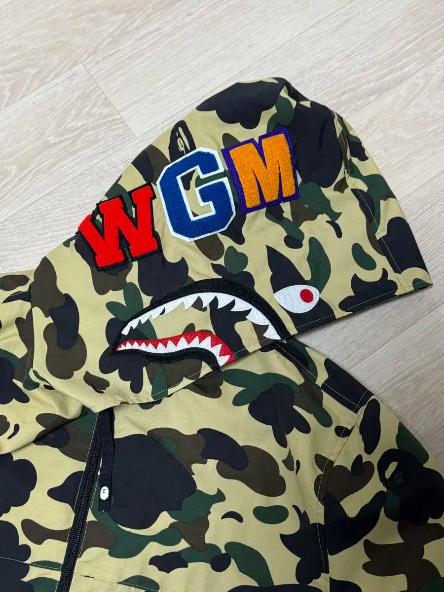 A BATHING APE アベイシングエイプ カモフラ シャーク ウィンド