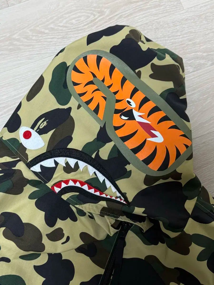 A BATHING APE アベイシングエイプ カモフラ シャーク ウィンド