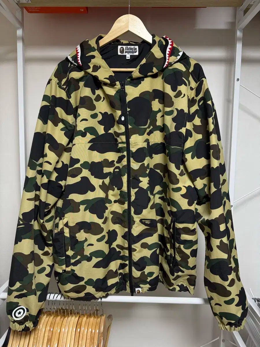 A BATHING APE アベイシングエイプ カモフラ シャーク ウィンド