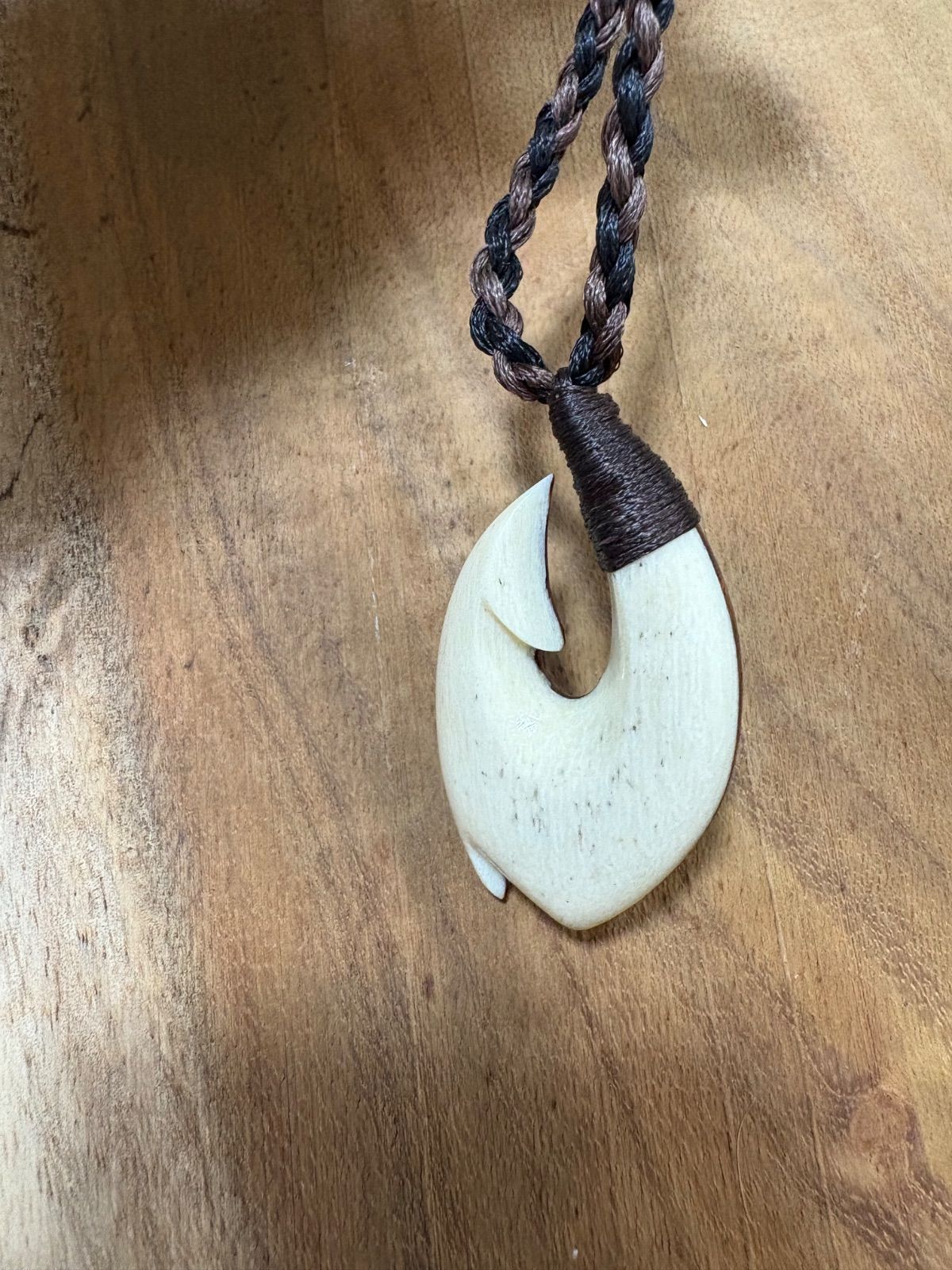 ボーンカービングネックレス(hksw8)ハワイアンコア×マッコウ - メルカリ