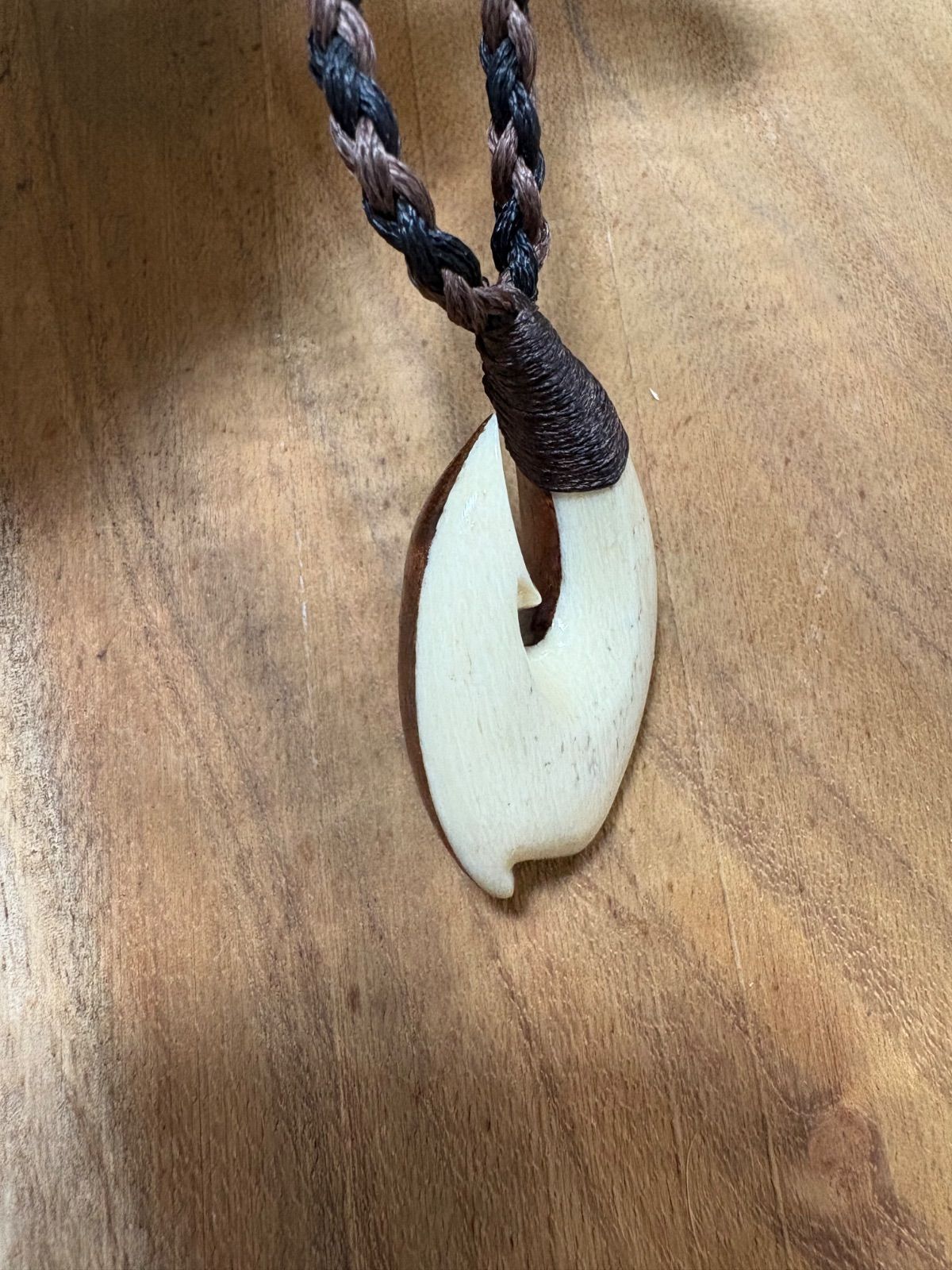 ボーンカービングネックレス(hksw8)ハワイアンコア×マッコウ - メルカリ