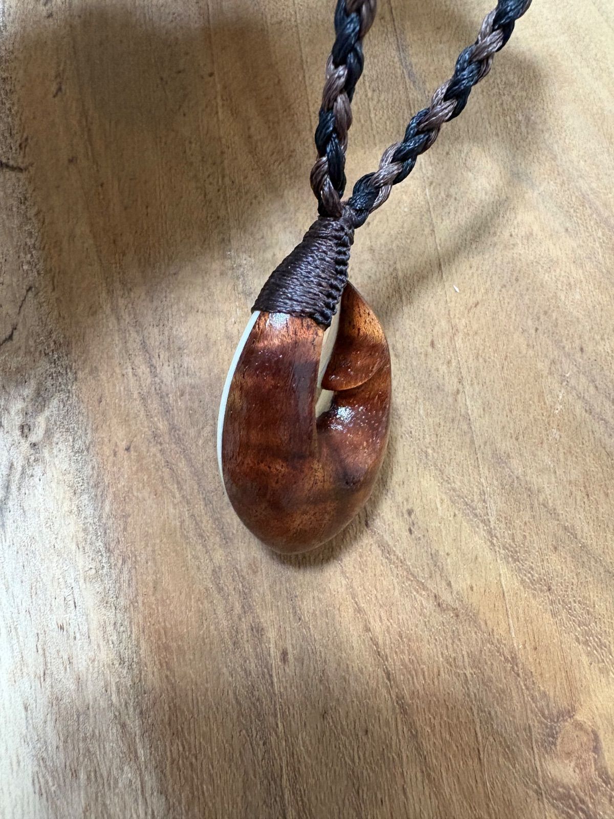 ボーンカービングネックレス(hksw8)ハワイアンコア×マッコウ - メルカリ