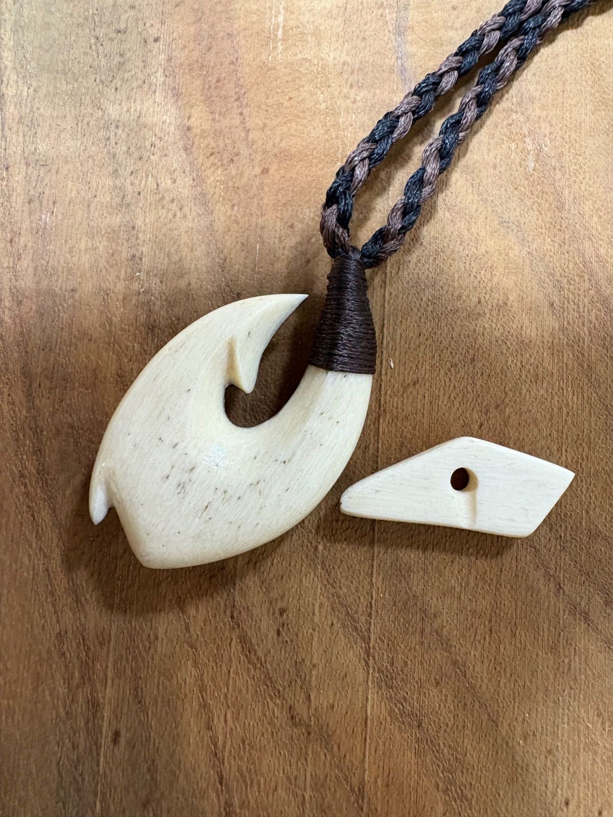 ボーンカービングネックレス(hksw8)ハワイアンコア×マッコウ - メルカリ