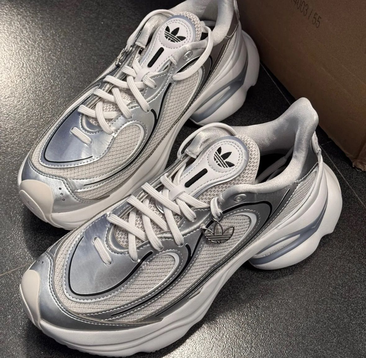 厚底スニーカー