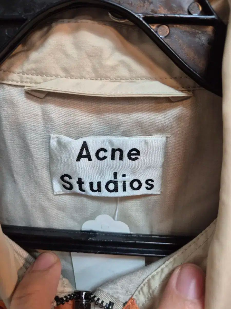 Studios アクネストゥディオズ