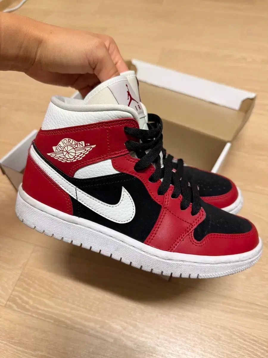 ウィメンズ ジョーダン1 ミッド ジムレッド ブラック 6サイズ 230-235