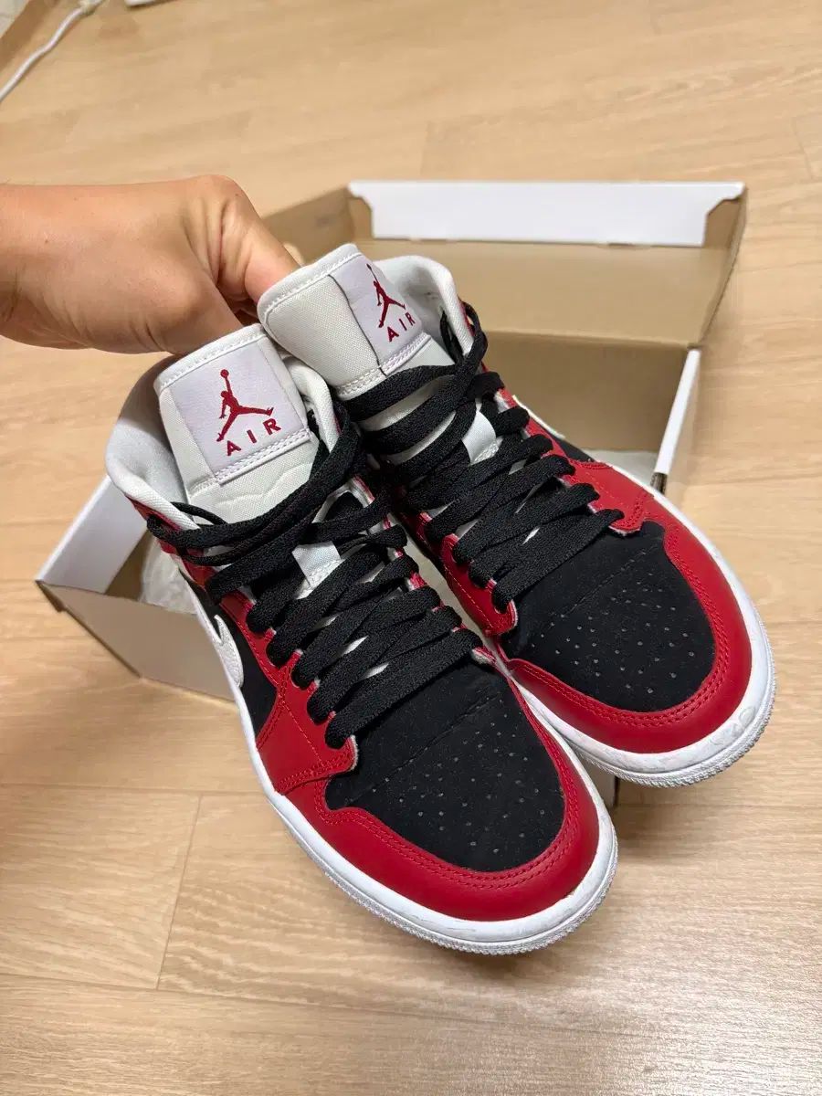ウィメンズ ジョーダン1 ミッド ジムレッド ブラック 230-235