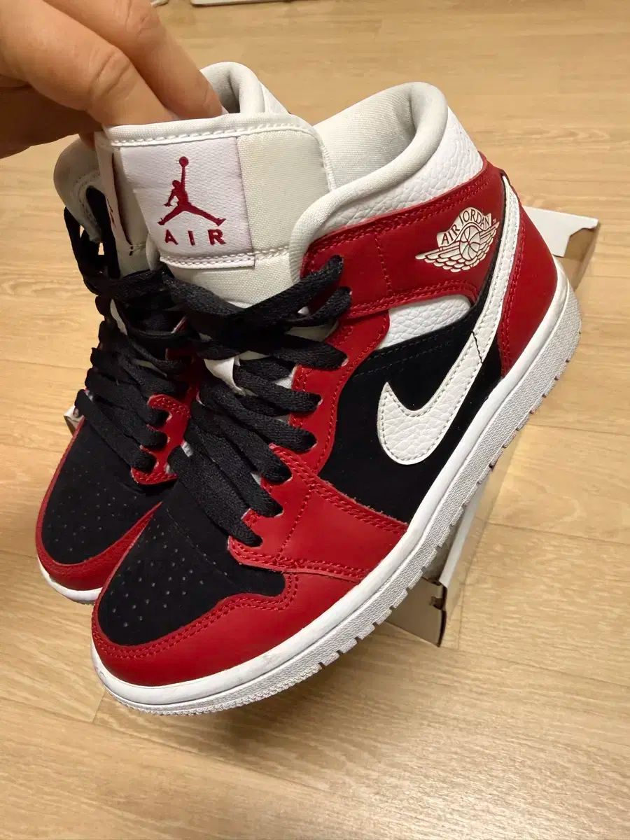 ジョーダン1 ミッド