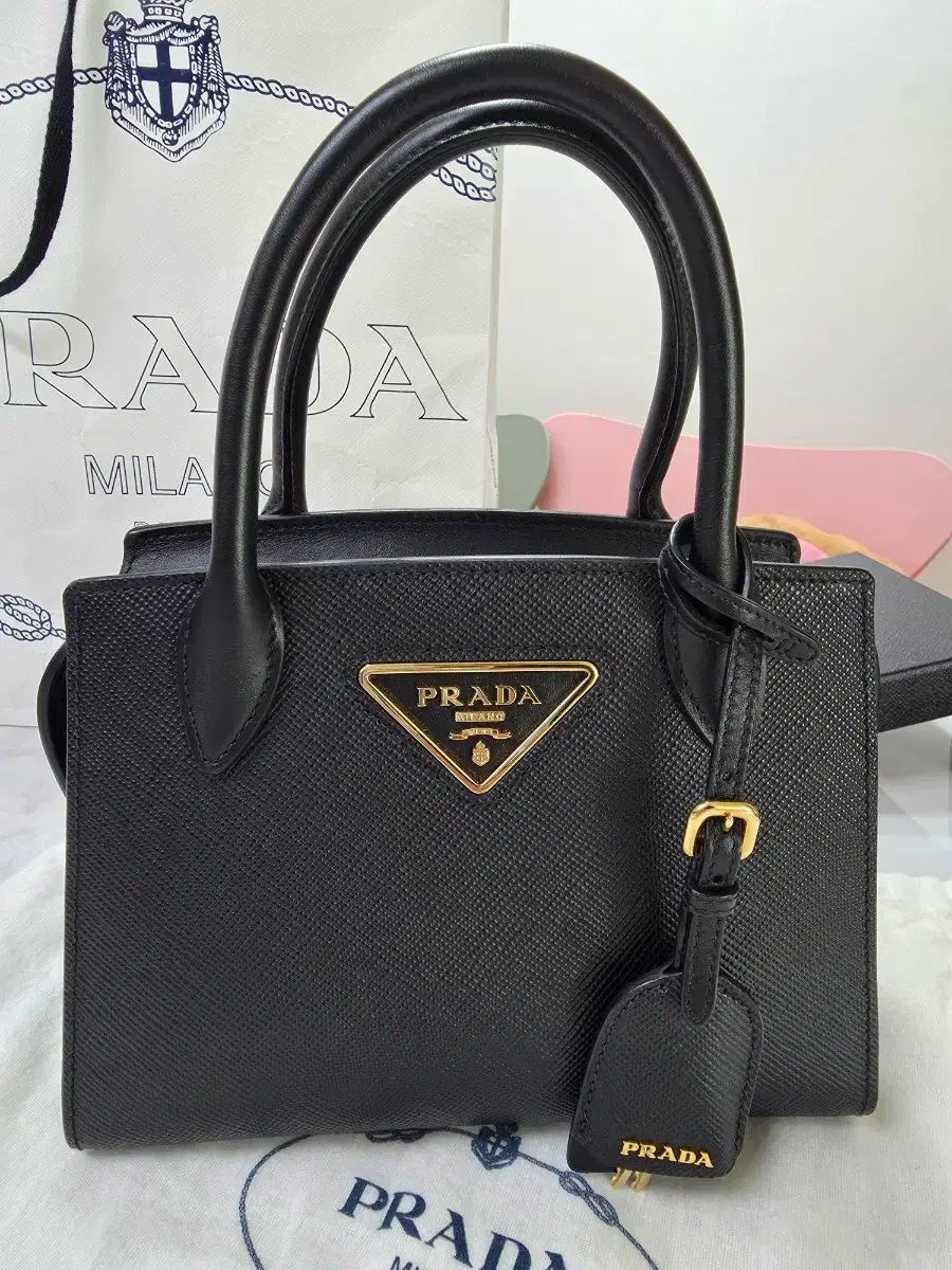 プラダ サフィアーノ ショルダーバッグ