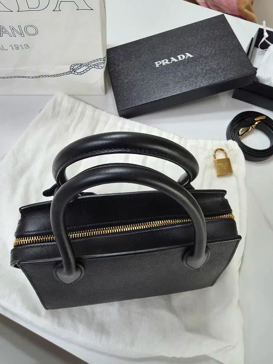  プラダ サフィアーノ ショルダーバッグ ショルダーバッグ ショルダーバッグ