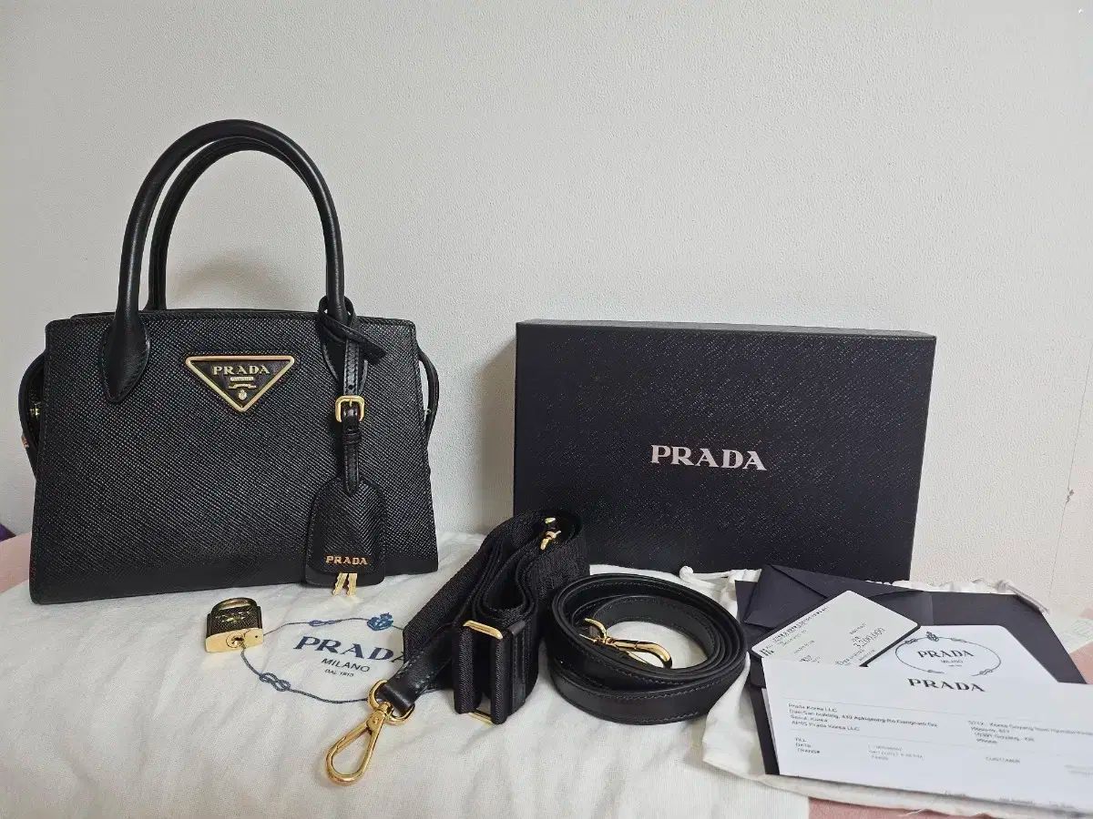 プラダ サフィアーノ ショルダーバッグ