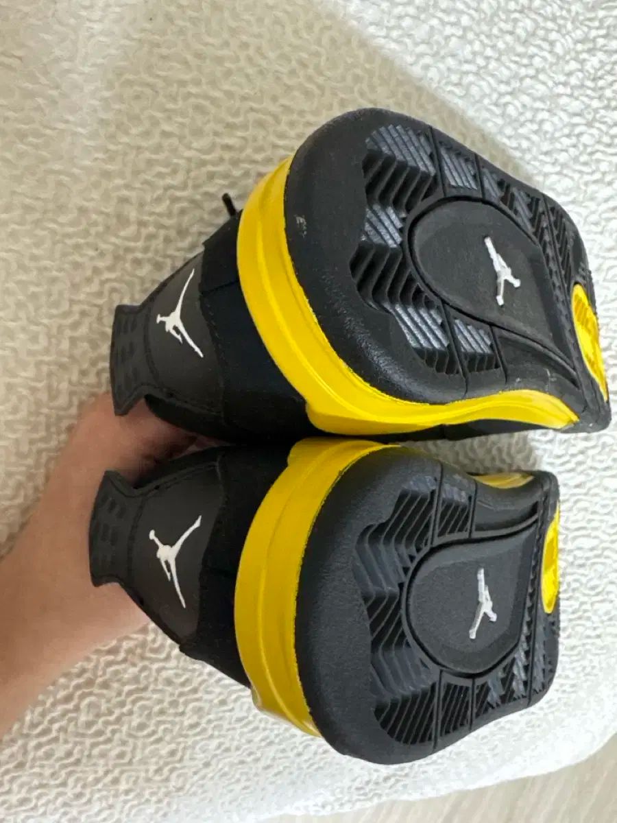 ジョーダン4 レトロ ブラック イェロー キッズ スニーカー 160 mm