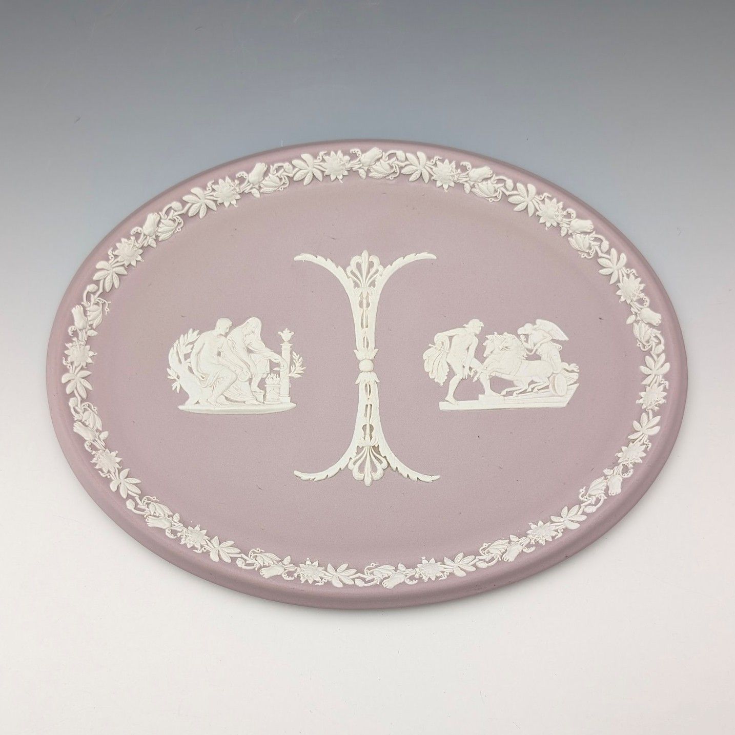 英国ヴィンテージ ウェッジウッド ジャスパーウェア製 オーバルディッシュ ライラック