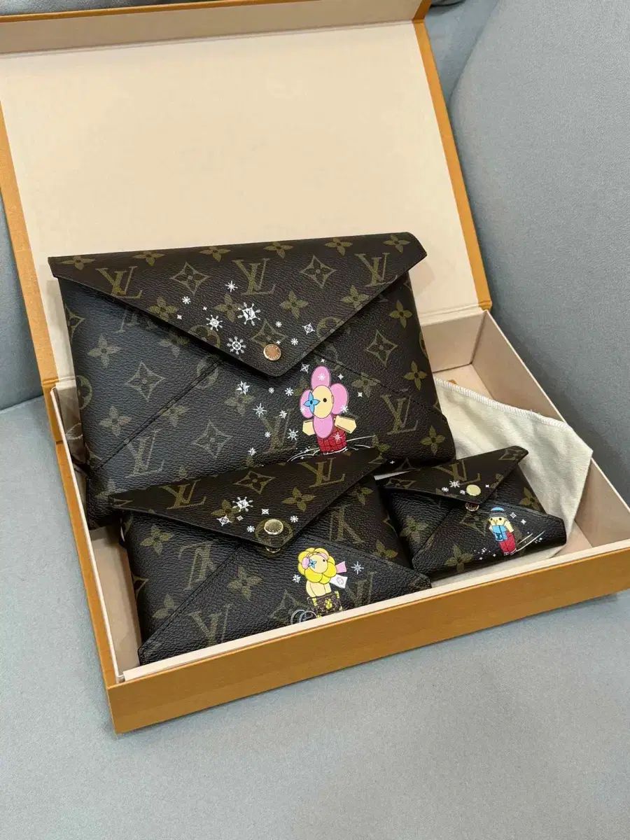 級 Louis Vuitton ルイヴィトン ビビエン キーリング クラッチバッグ
