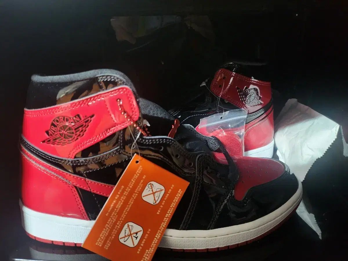 ナイキ エア ジョーダン 1 ブラック レッド パテント