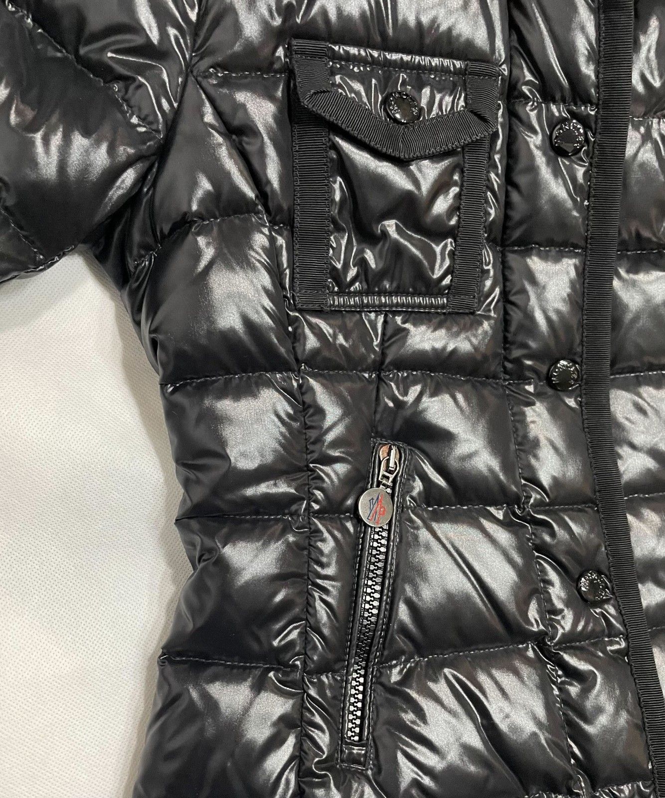 MONCLER/S(0) /シャイニーブラック /レディース /ARMOISE /型番