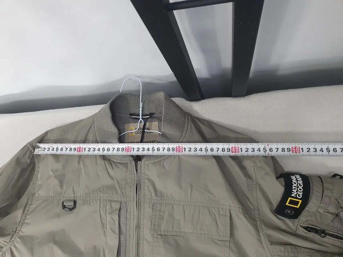 ナショナルジオグラフィック ウィンドブレーカー