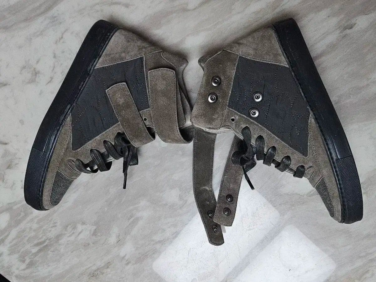  ブルネロクチネリ スウェード ハイトップ スニーカー その他 ブーツ