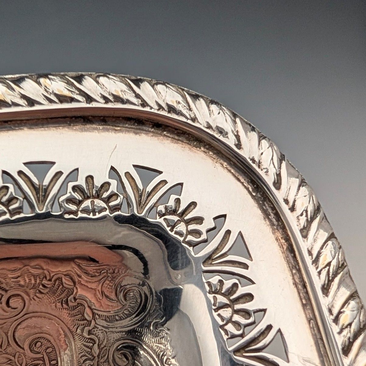 英国ヴィンテージ シルバープレート製 脚付き角形ディッシュ