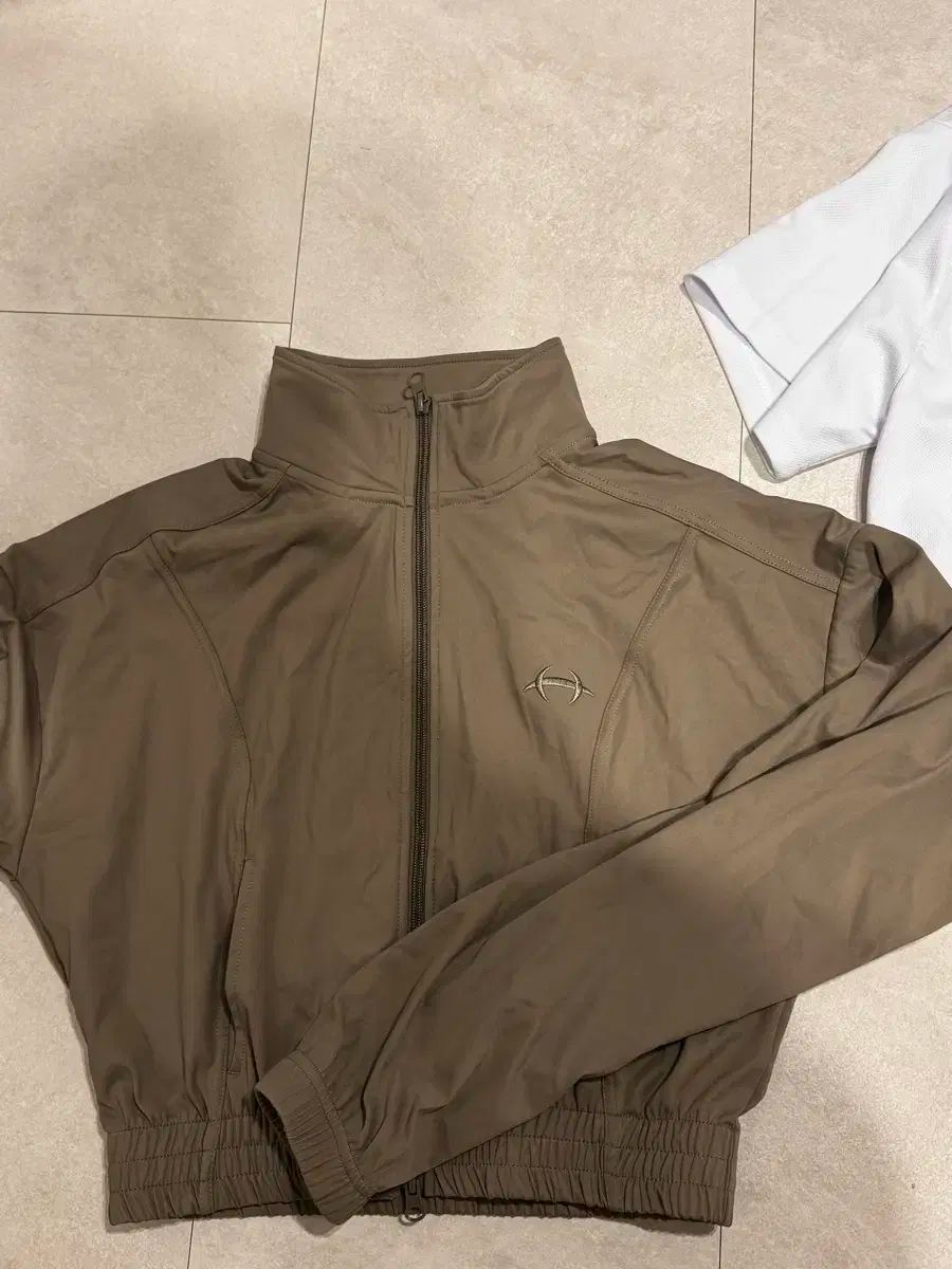 HDEX BORN TO WIN クロップドジップアップ