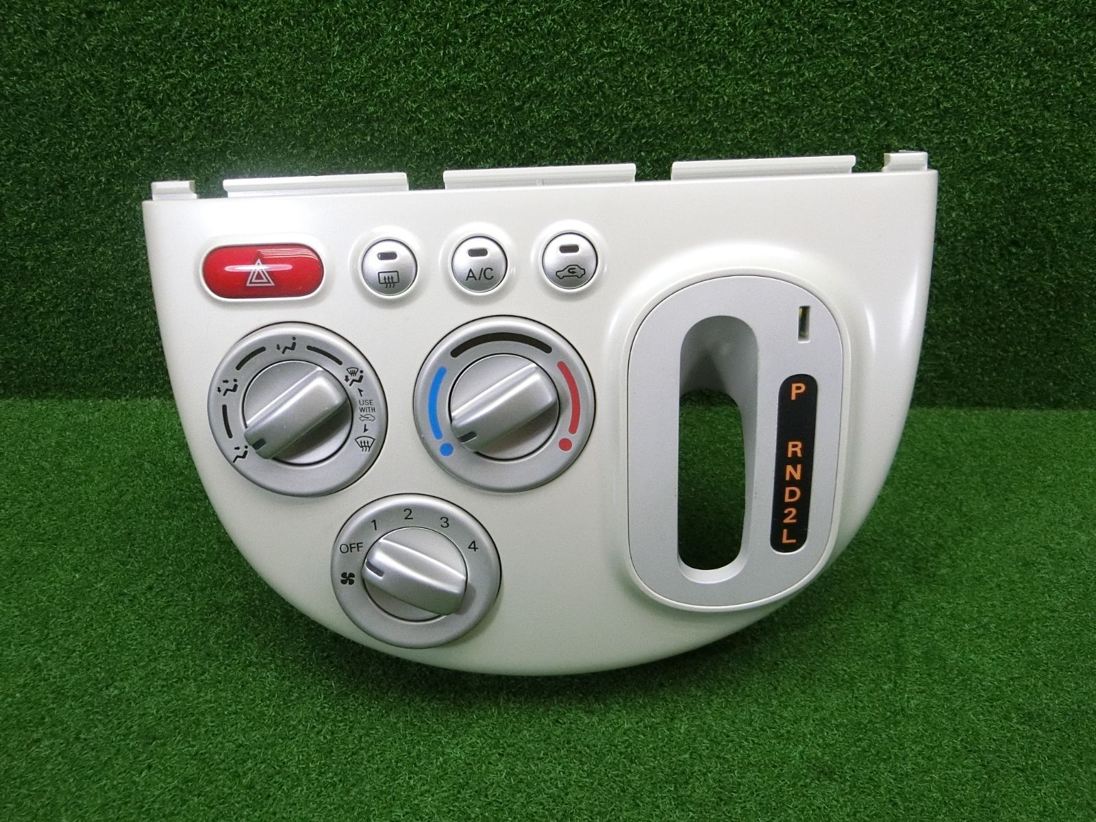 11957] 送料無料 三菱 ekワゴン H82W エアコンスイッチパネル