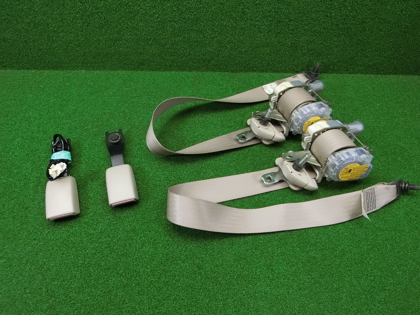 11962 三菱 ekワゴン H 82 W フロント シートベルト 左右セット キャッチ 7 L 1390 P 2390