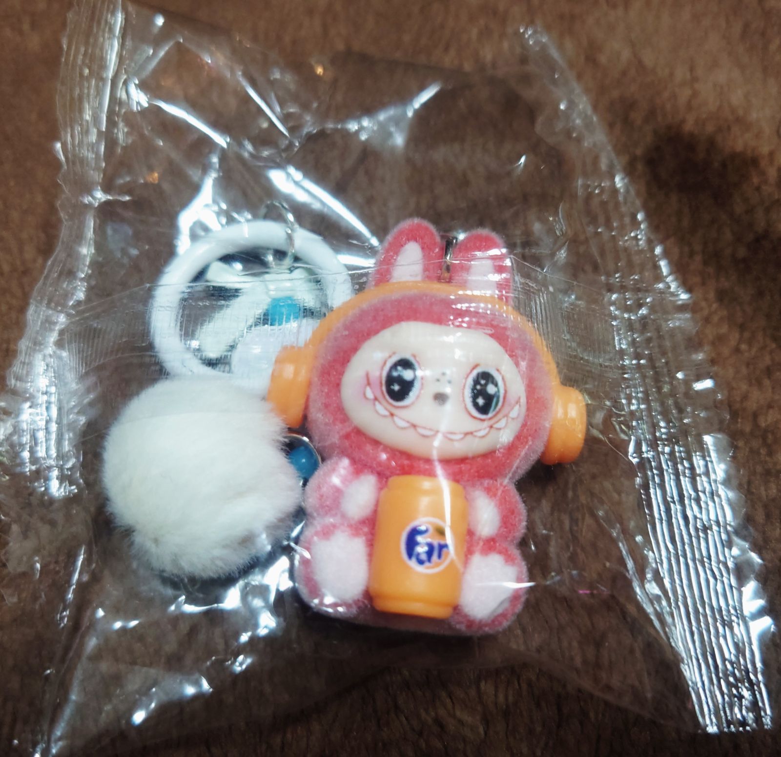 LABUBU ラブブ ぬいぐるみキーホルダー ファンタ モコモコポンポン付き