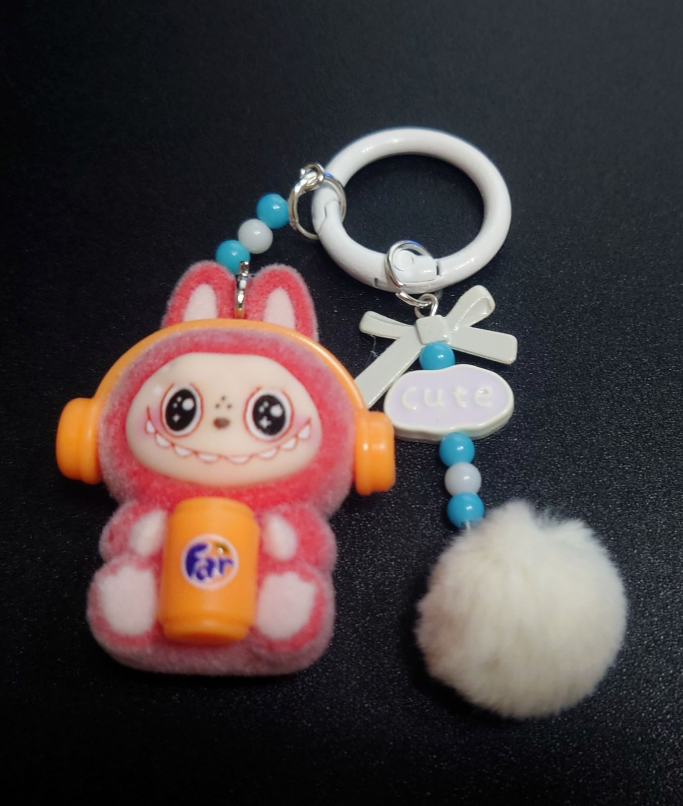 ラブブ ぬいぐるみキーホルダー ファンタ モコモコポンポン付き - メルカリ
