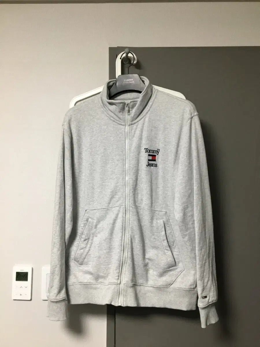 トミーヒルフィガー ジップアップ M