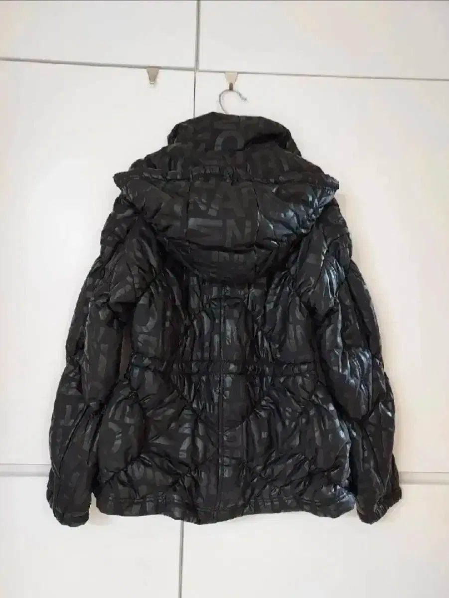 エンポリオアルマーニ フードダウンジャケット 通常66 77 ほぼ