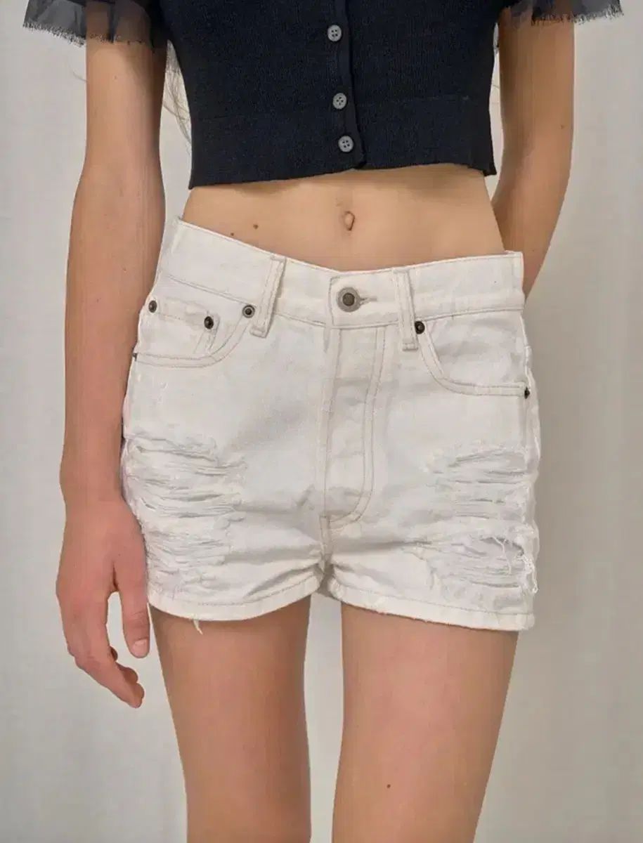 CHERRY QUIRI アイボリー デニム ダメージ デニム ハーフパンツ ショーツ 2サイズ