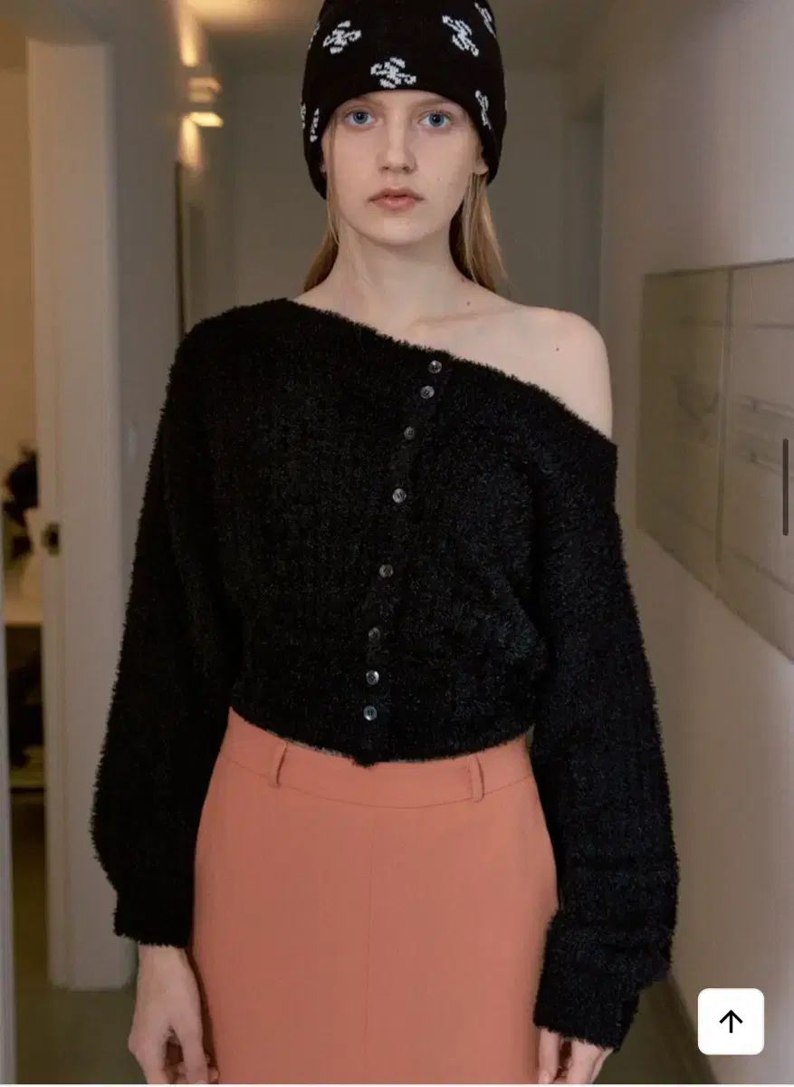 シヌーン オフショルダー ニット カーディガン feather knit cardigan ブラック