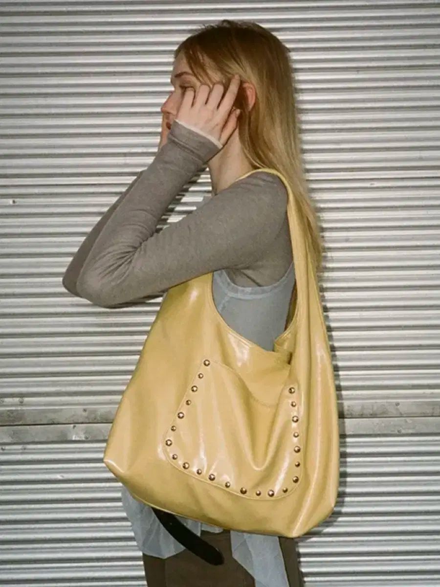 記号 スタッズ ポポ バッグ イェロー