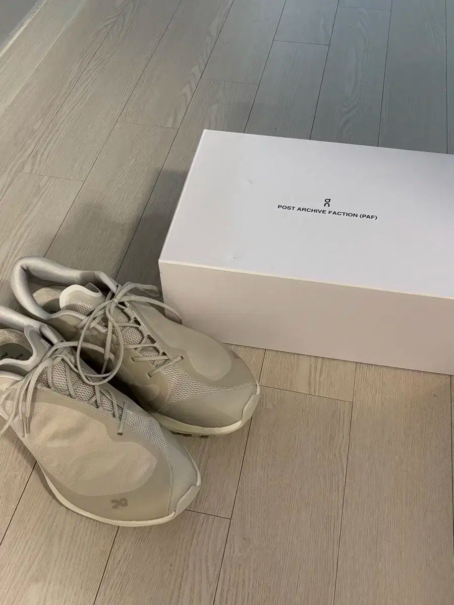 単ランニング パフ クラウドベンチ アイスムーン 260