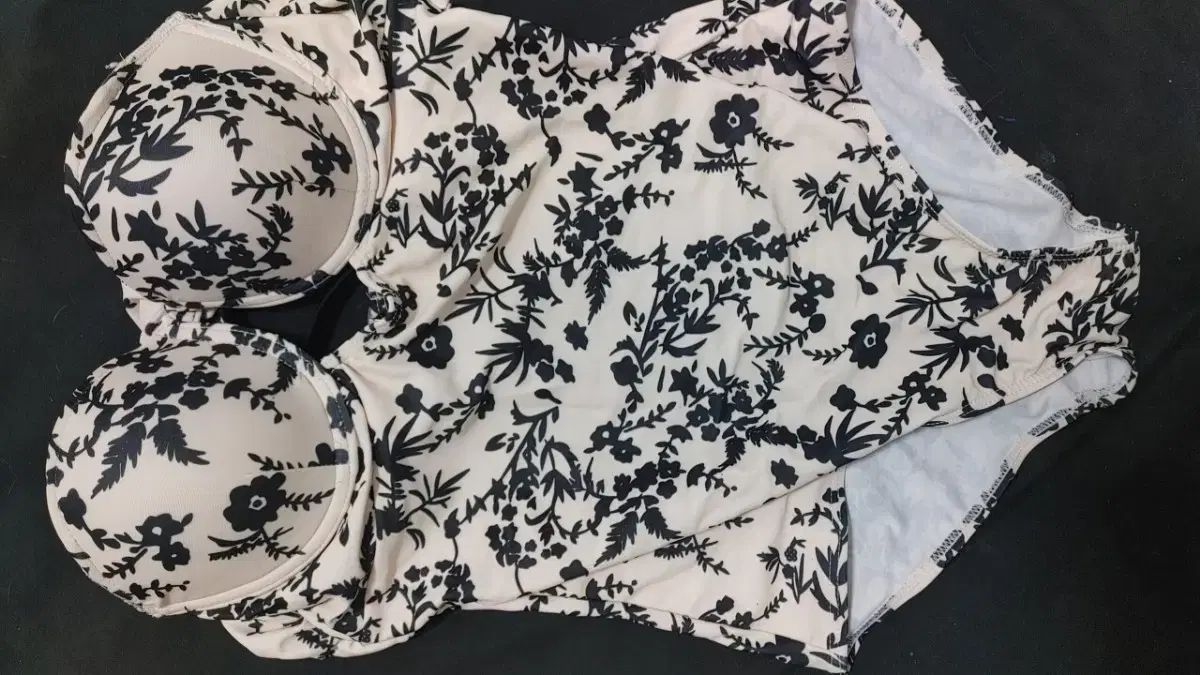 フラワー パータン ONE PIECE 水着