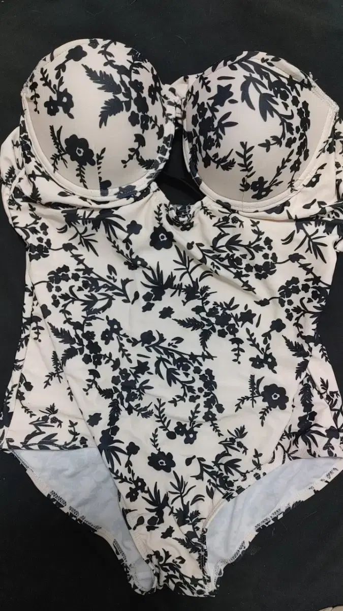 フラワー パータン ONE PIECE 水着